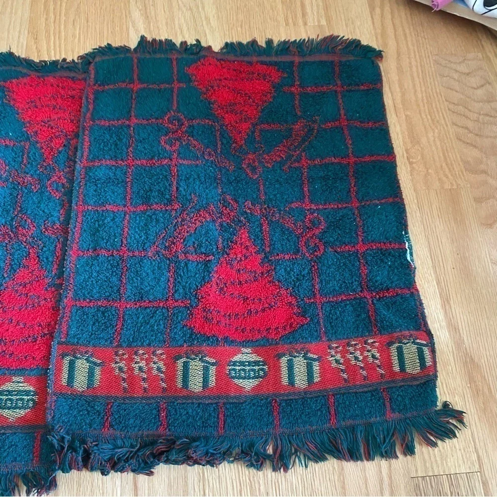 Vintage Christmas Fringe Tea Towel Bundle Lot of 4 Santa Christmas Tree Red